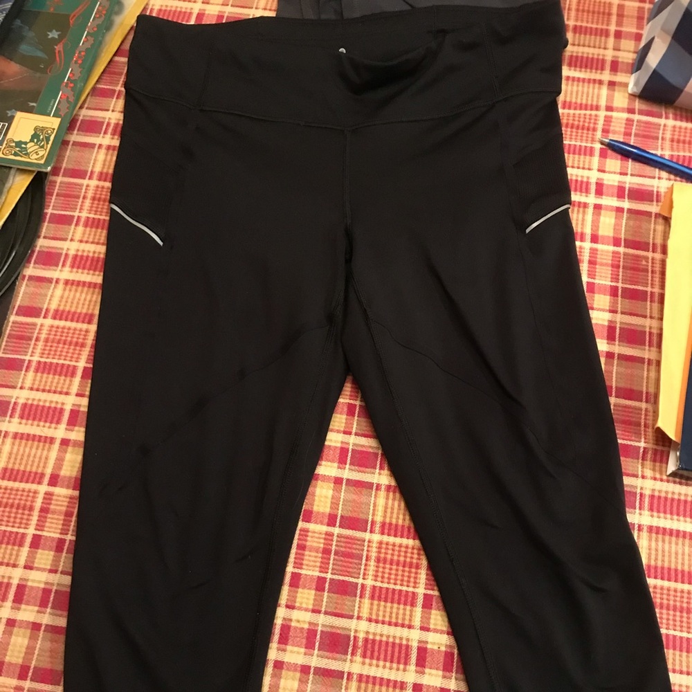 Black Cropped Athleta Leggings